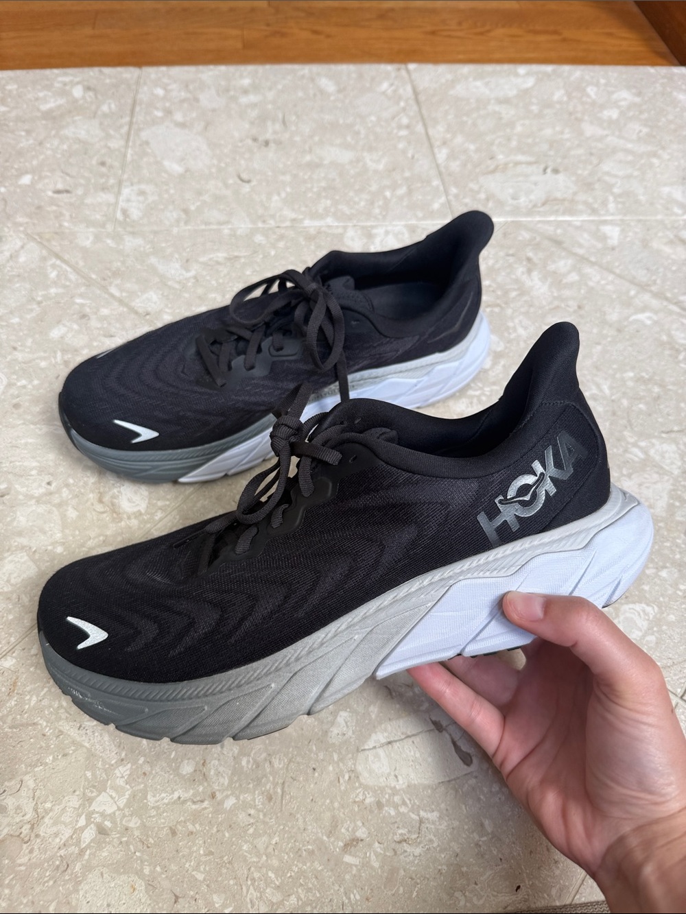 Hoka One One Arahi 6 Womens Size 10D Black Gray Walking Running Shoes Sneakers